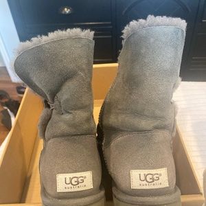 Grey Bailey button uggs